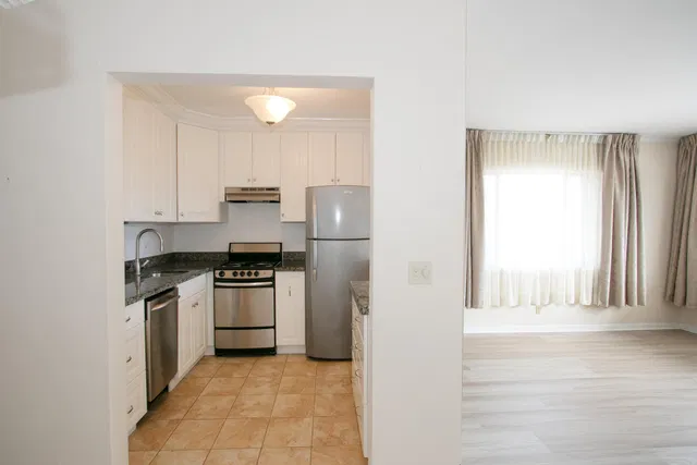 Unit 208 photo 6