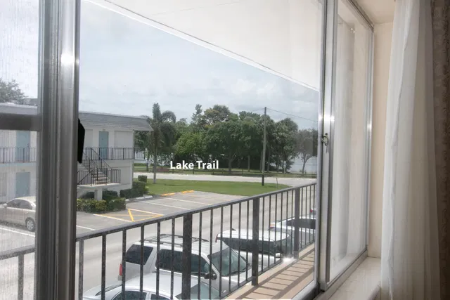 Unit 208 photo 9