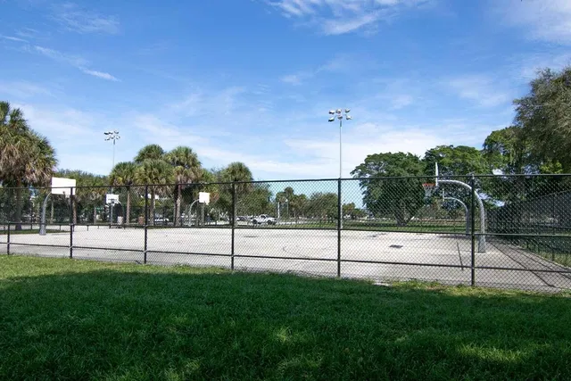 Unit 208 photo 22