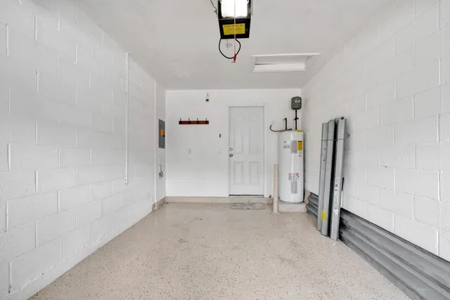 Residence photo 32