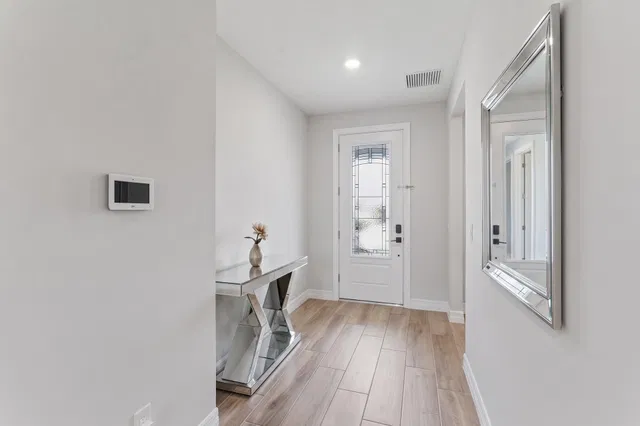 Residence photo 3