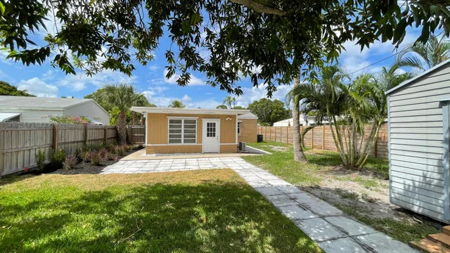 Residence photo 2