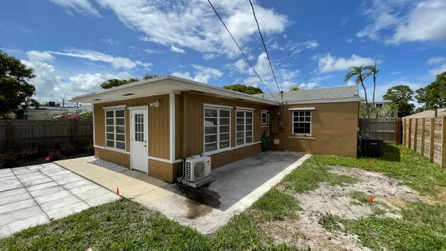Residence photo 3