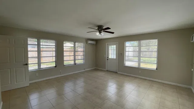 Residence photo 17
