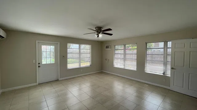 Residence photo 19