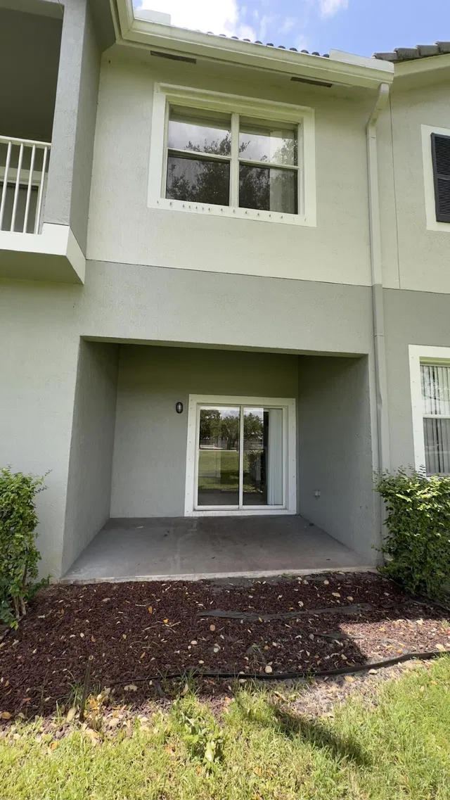 Residence photo 2