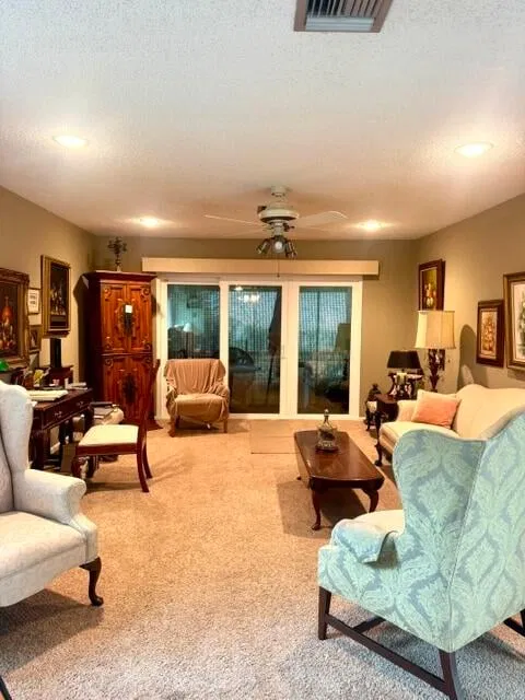 Residence photo 2