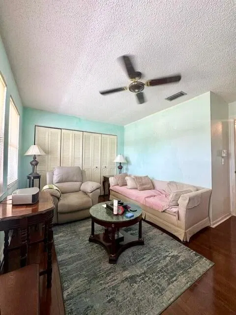 Residence photo 16