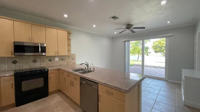 Residence photo 2