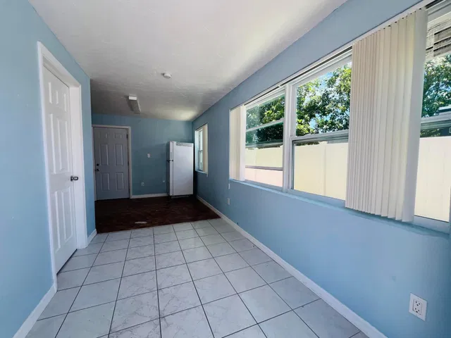  Unit C photo 4