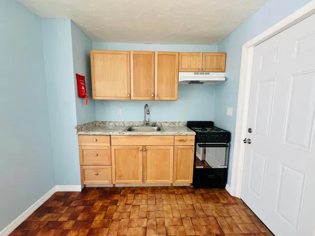  Unit C photo 6
