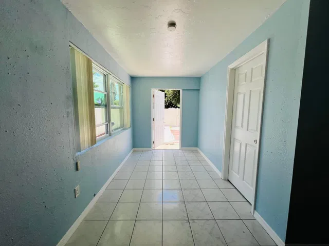  Unit C photo 7