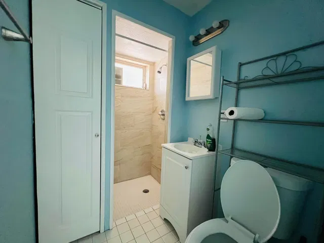  Unit C photo 9