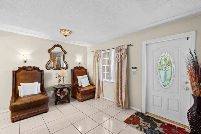 Residence photo 3