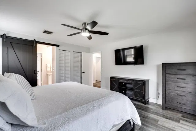  Unit 19 photo 14