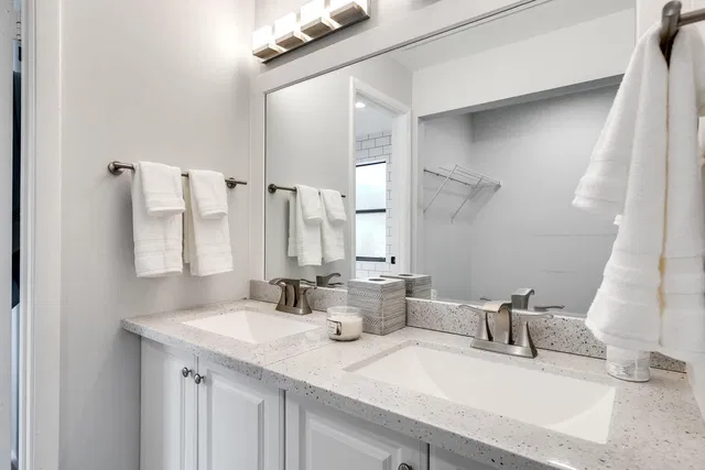  Unit 19 photo 15