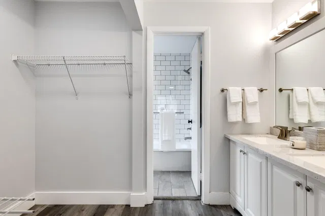  Unit 19 photo 16