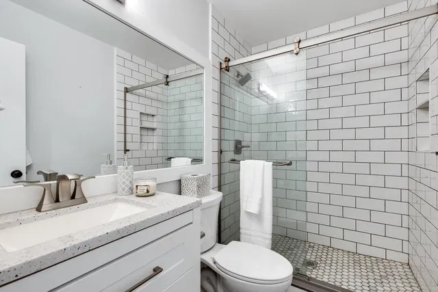  Unit 19 photo 24