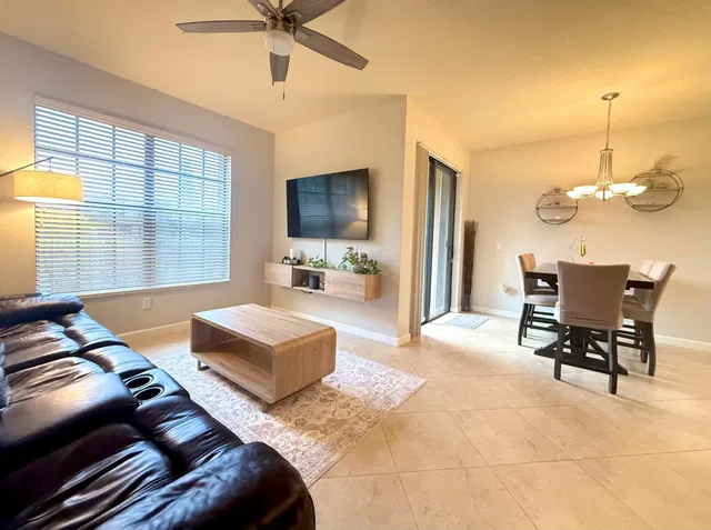  Residence photo 8