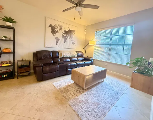  Residence photo 9