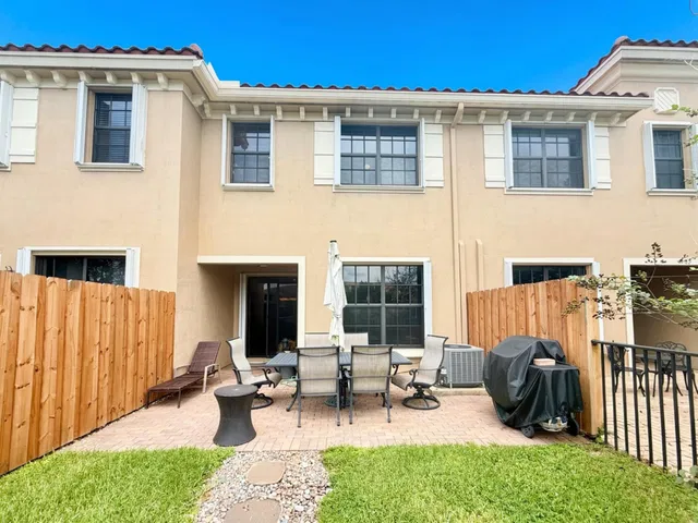  Residence photo 24