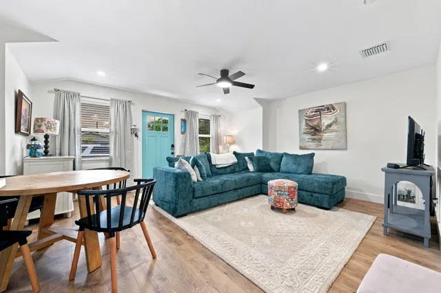  Residence photo 5