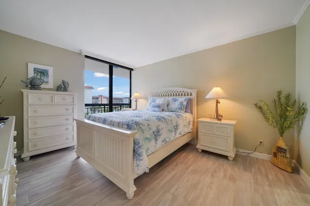 Unit D-406 photo 12