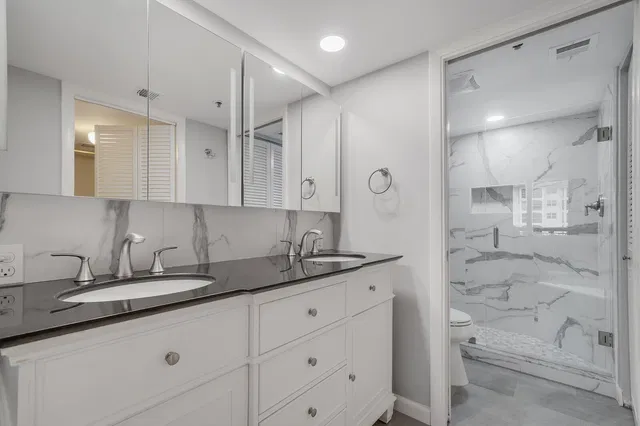 Unit D-406 photo 13