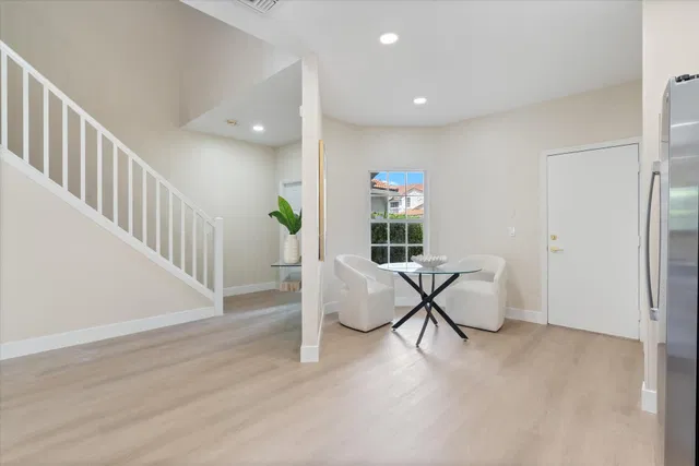 Residence photo 3