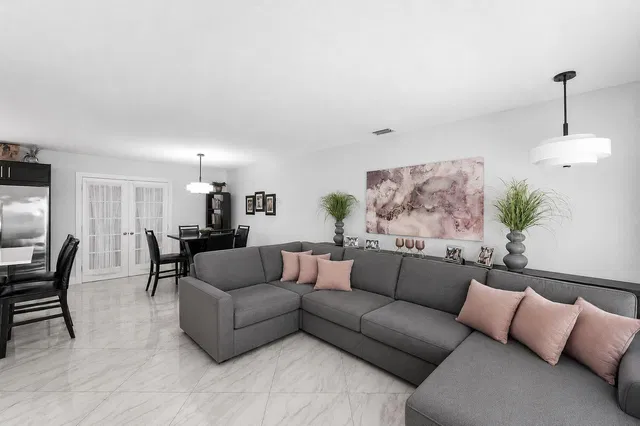 Residence photo 5