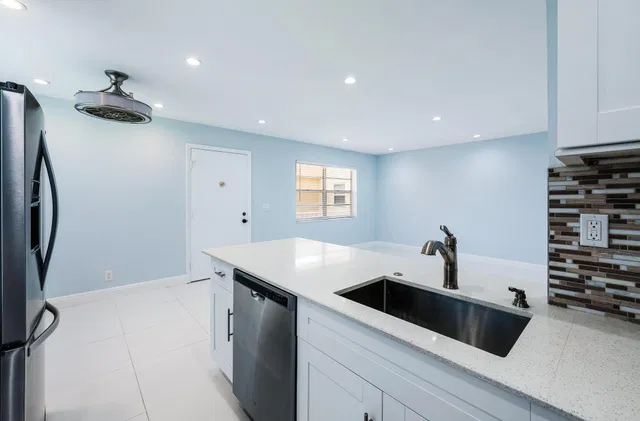 Residence photo 3
