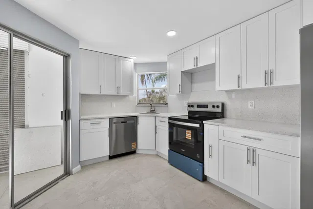 Via Poinciana Lake Worth Unit 202 photo 27
