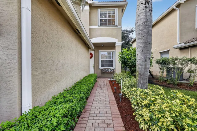 Residence photo 3
