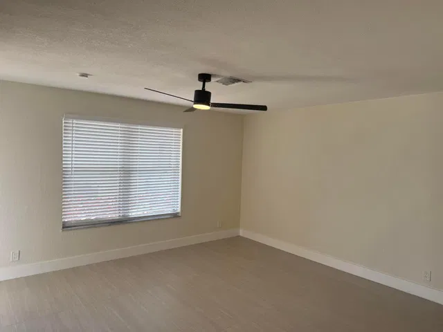 Residence photo 12