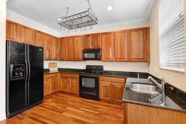 Unit 39 photo 16
