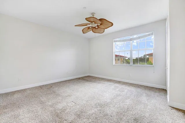 Unit 39 photo 24