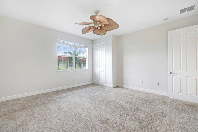 Unit 39 photo 25