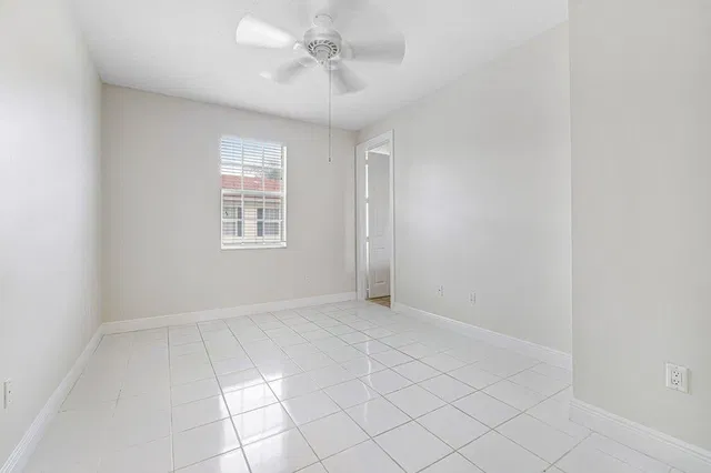 Unit 39 photo 29