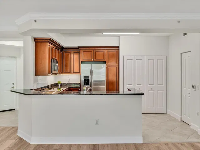 Unit 405 photo 5