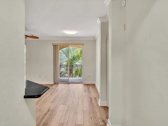 Unit 405 photo 6