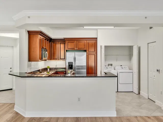 Unit 405 photo 11