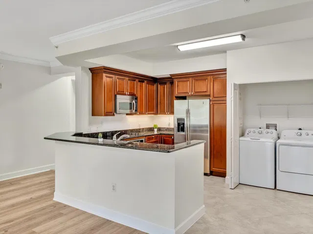 Unit 405 photo 12
