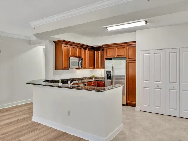 Unit 405 photo 13
