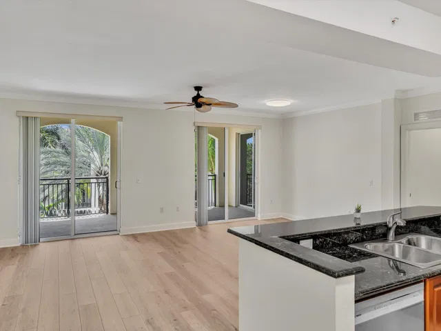Unit 405 photo 19