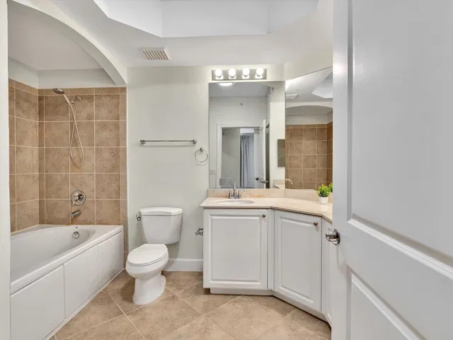 Unit 405 photo 36