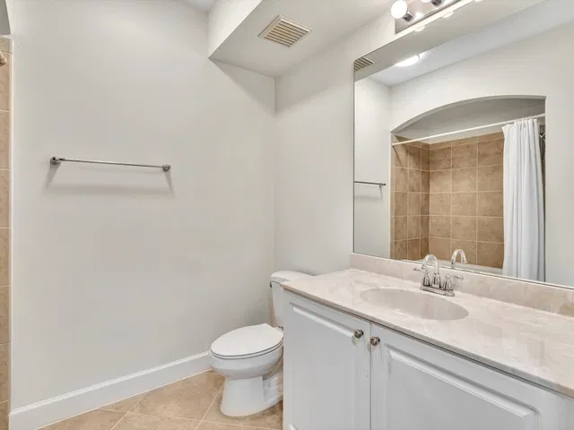 Unit 405 photo 44
