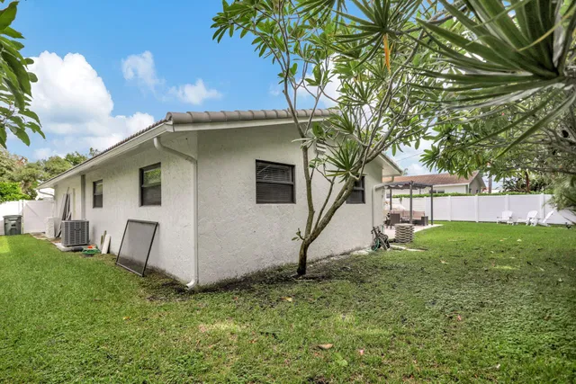  Residence photo 49