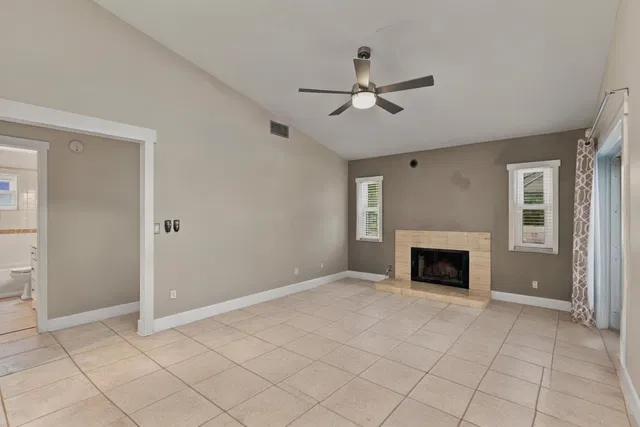 Residence photo 11