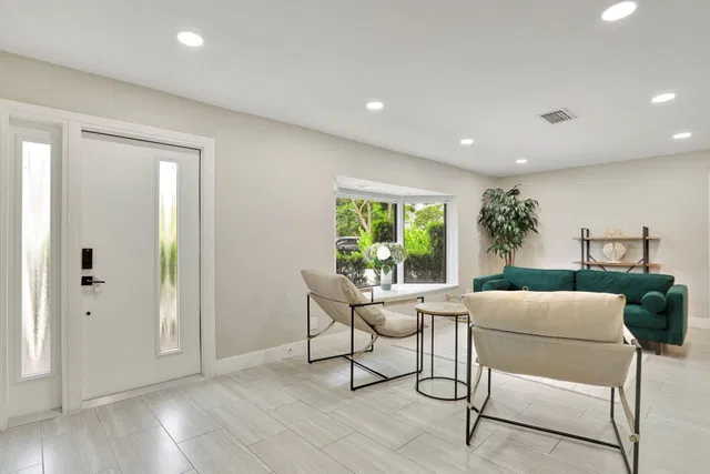 Residence photo 2