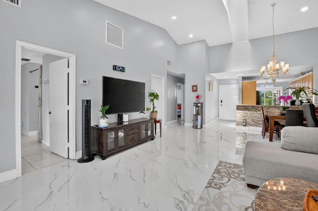 Residence photo 19